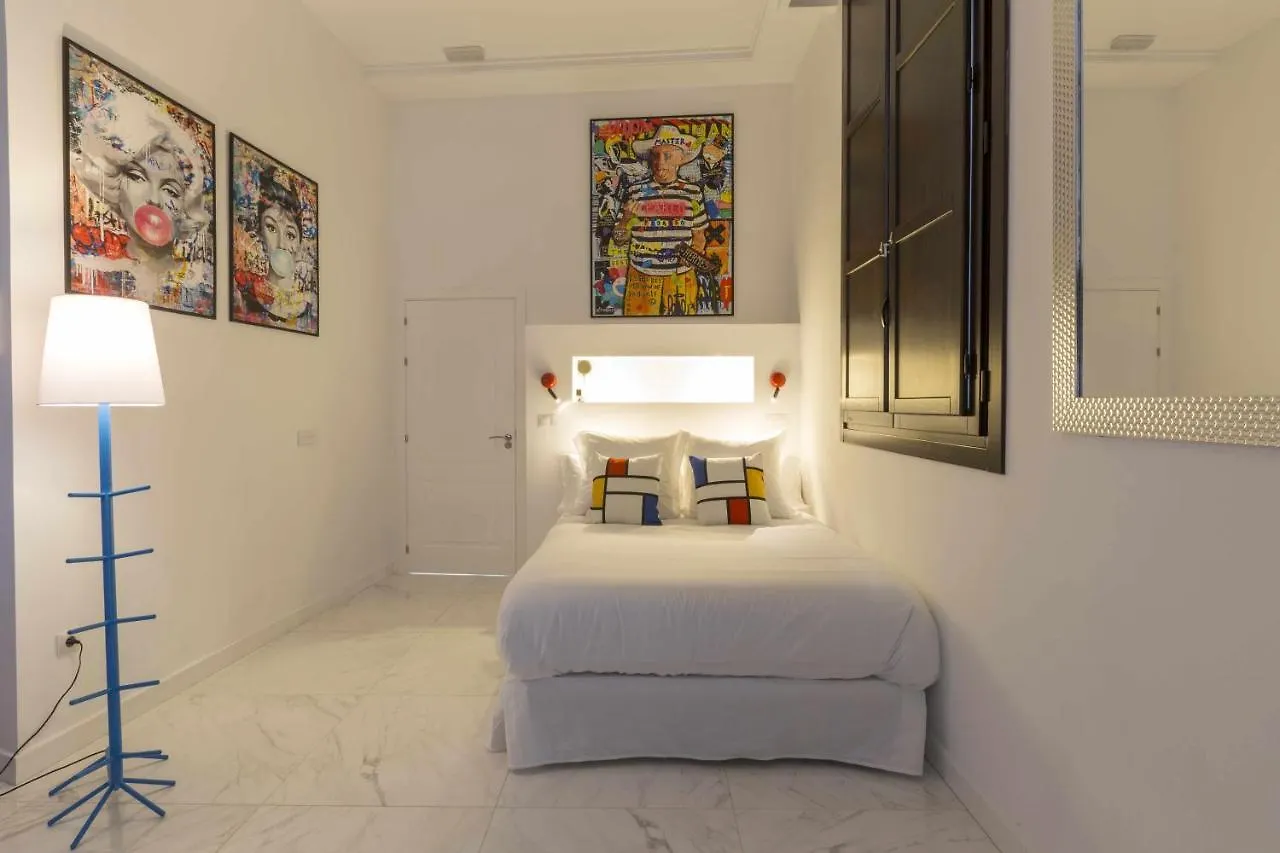 The Clock House Luxury Urban Suites Málaga 0*,